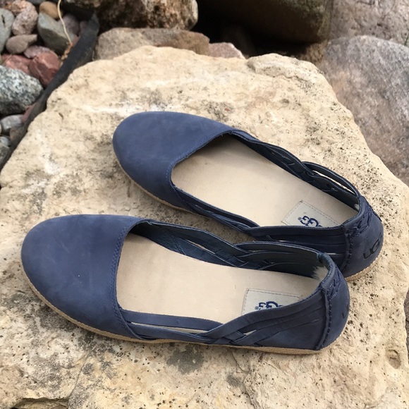 COPY - UGG WOVEN SIDES BLUE FLATS. Size 9 - Picture 4 of 8